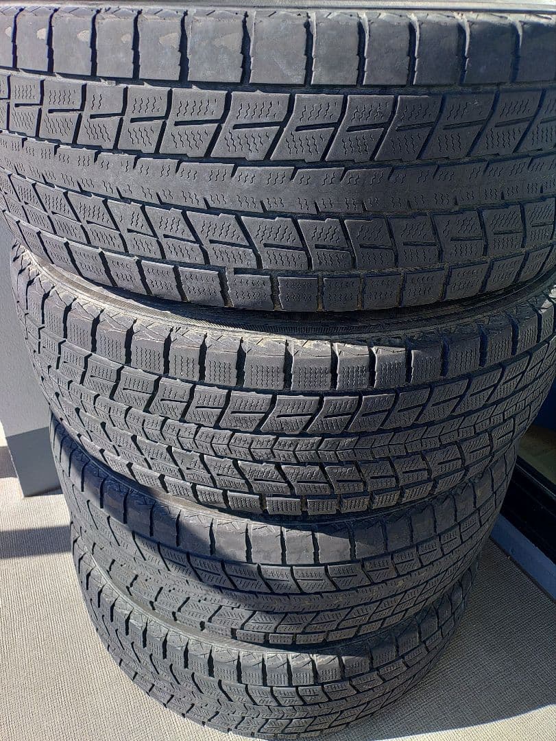 デリカD5純正タイヤ　225/60/18スタッドレス