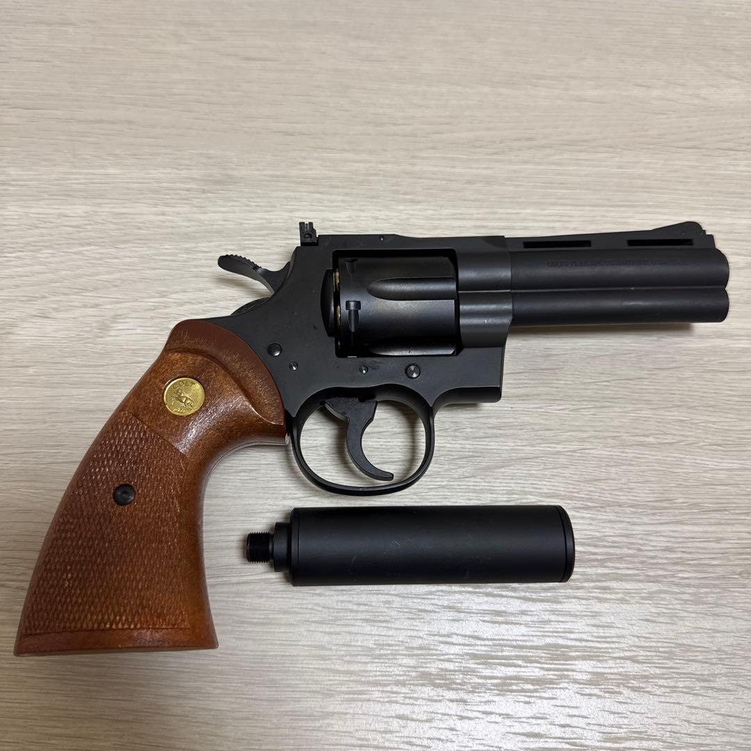 リボルバー サイレンサー付き