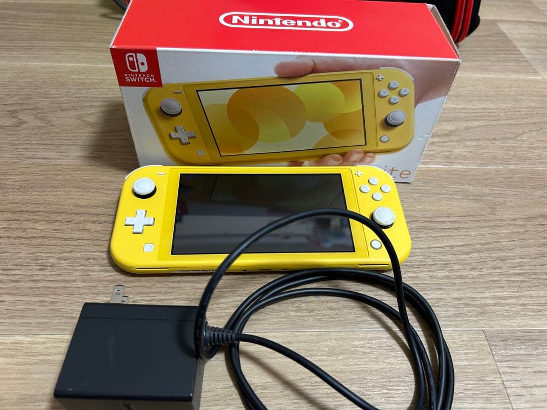 Nintendo Switch Lite イエロー 本体 箱 充電器付き