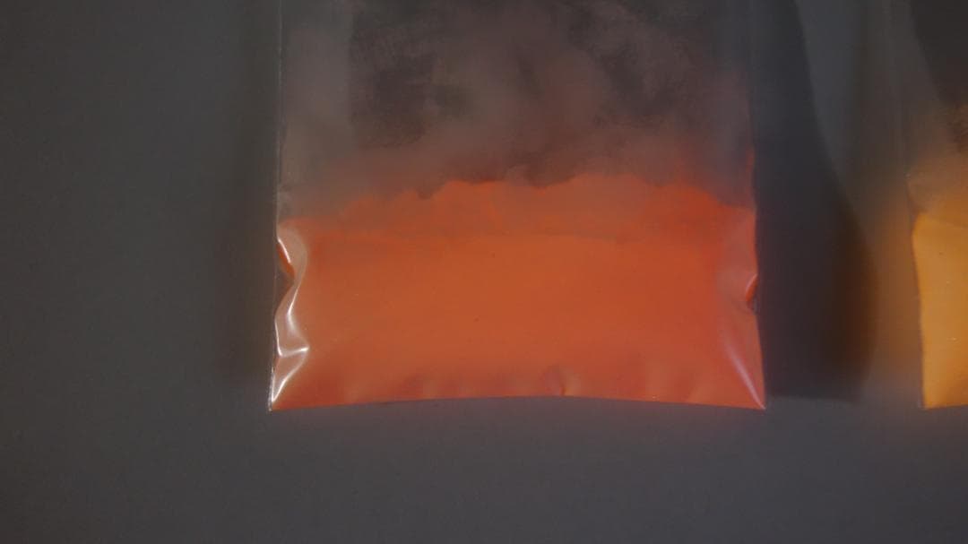 今年も販売開始♪ 蓄光 ゾックスフォスファー レッドグロー ２０μm 　１ｋｇ