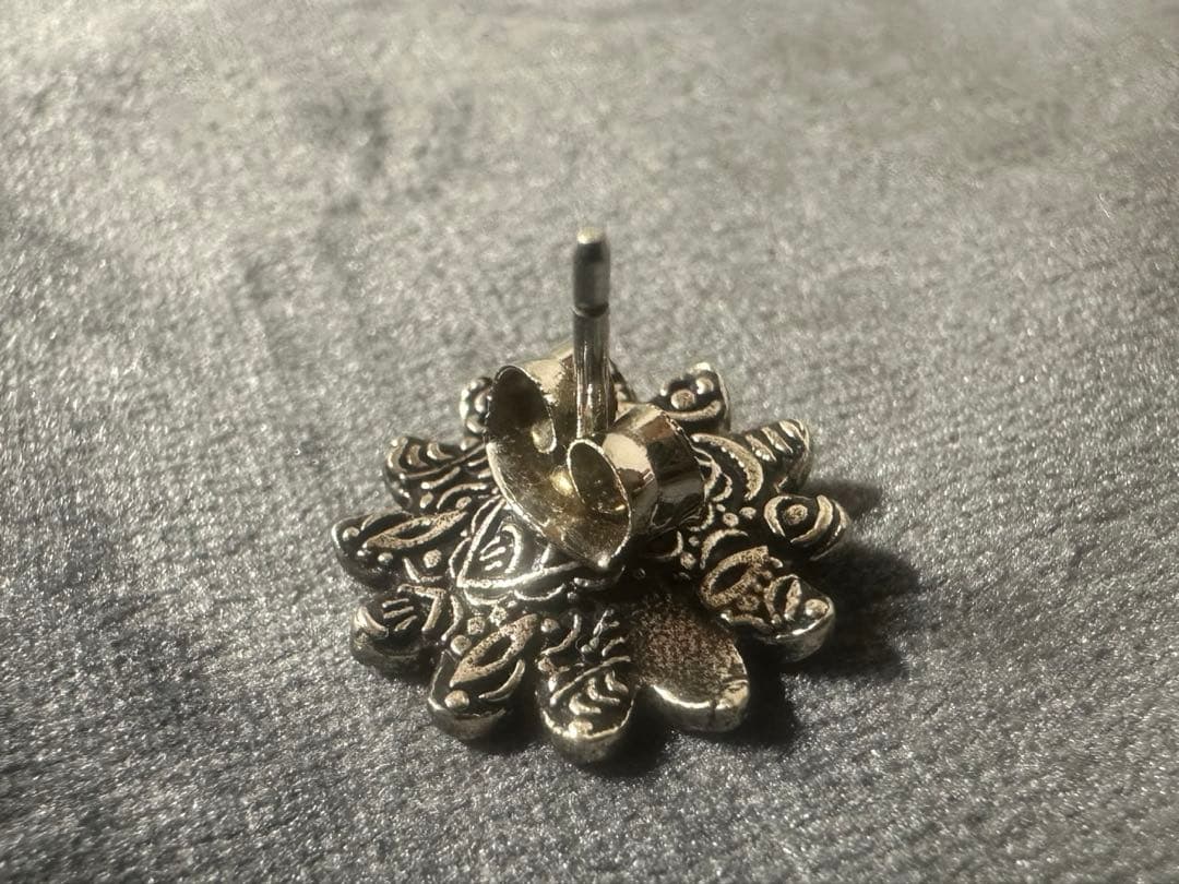 IY GUCCI ピアス　片耳　傷汚れあり　中古　箱無し