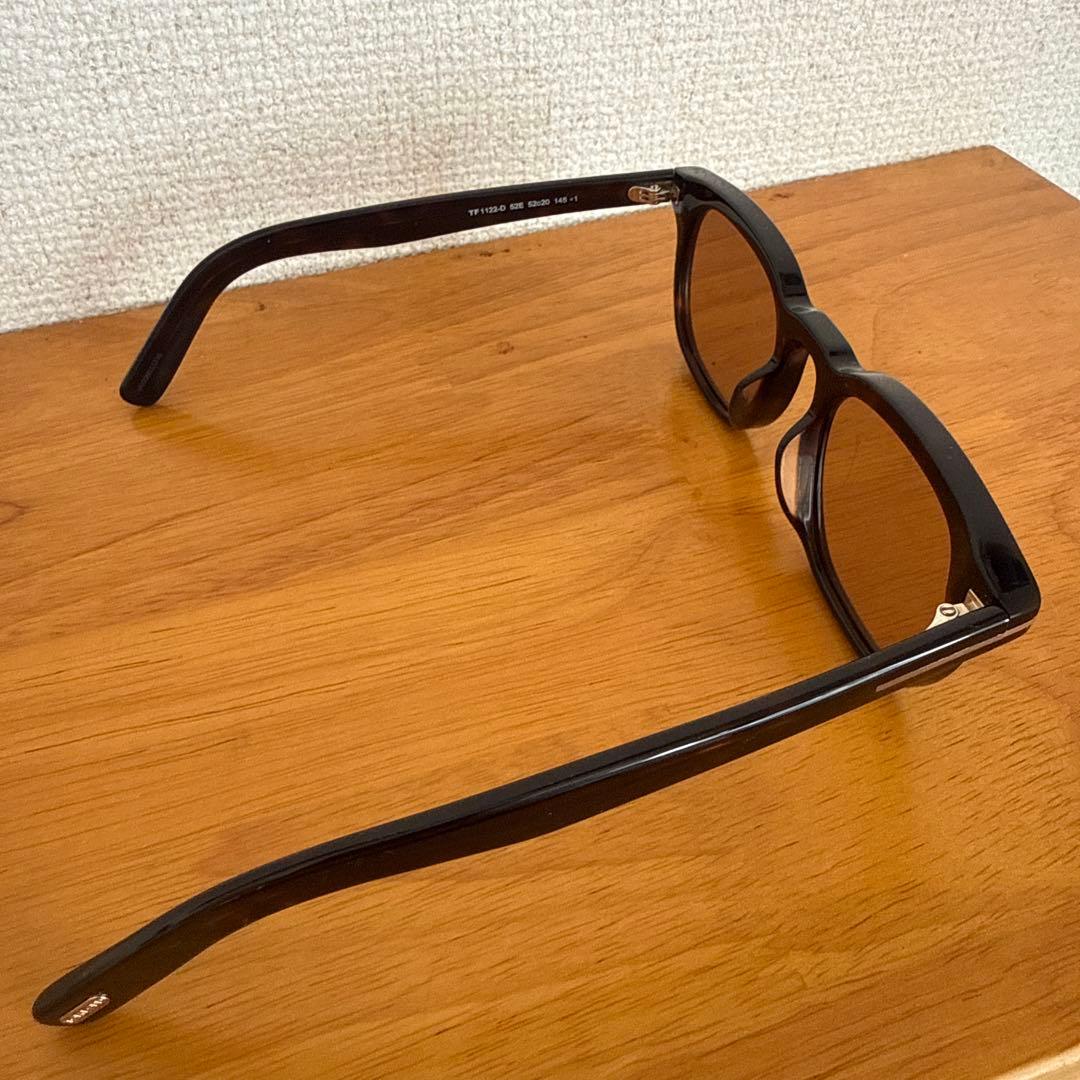 【美品】トムフォード サングラスTOMFORD TF1122-D 52E