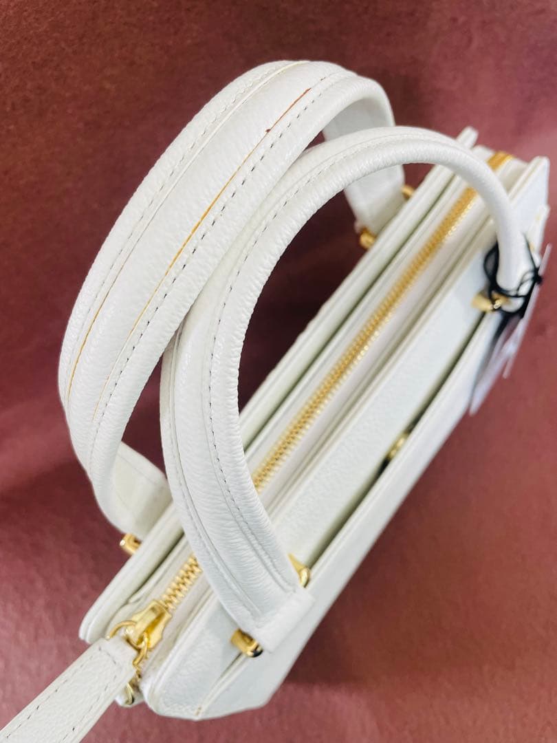 新品 CASTELBAJAC カステルバジャック 牛革セカンドバッグ ホワイト