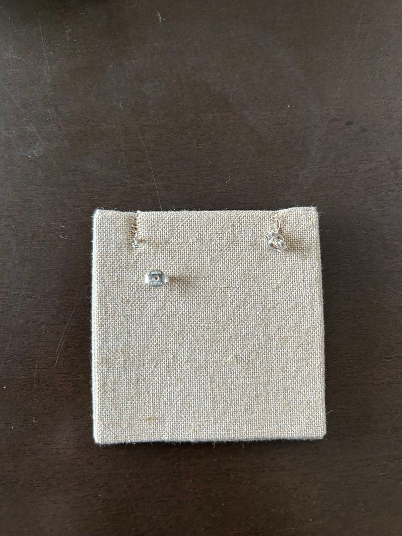 GUCCI シルバー ロゴスタッドピアス