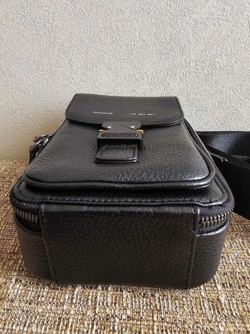 GRAMS28(グラムス28) 173ブラック ショルダーバッグ