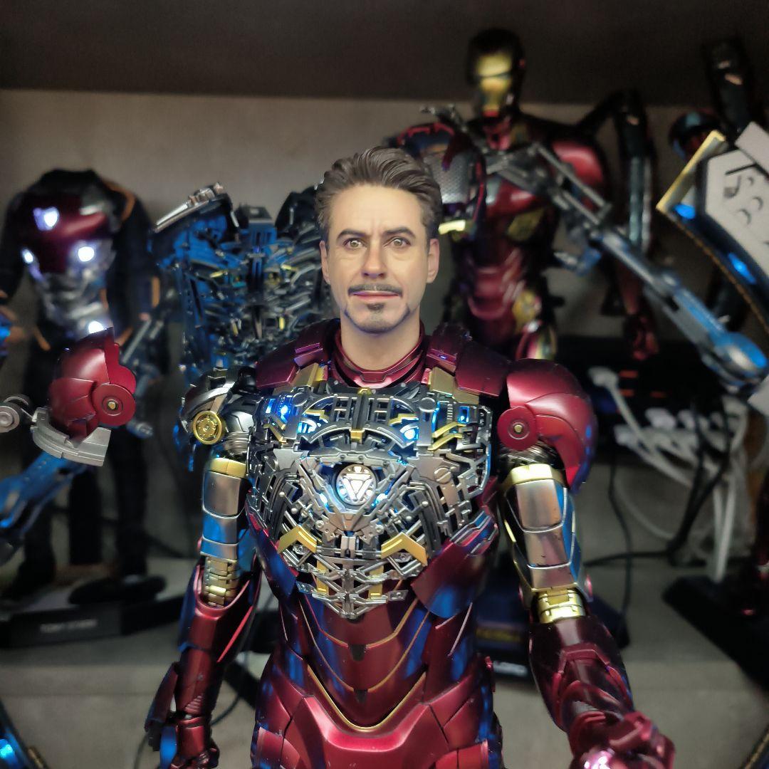 ホットトイズ アイアンマンマーク6 2.0 パワードスーツ装着機付 カスタマイズ