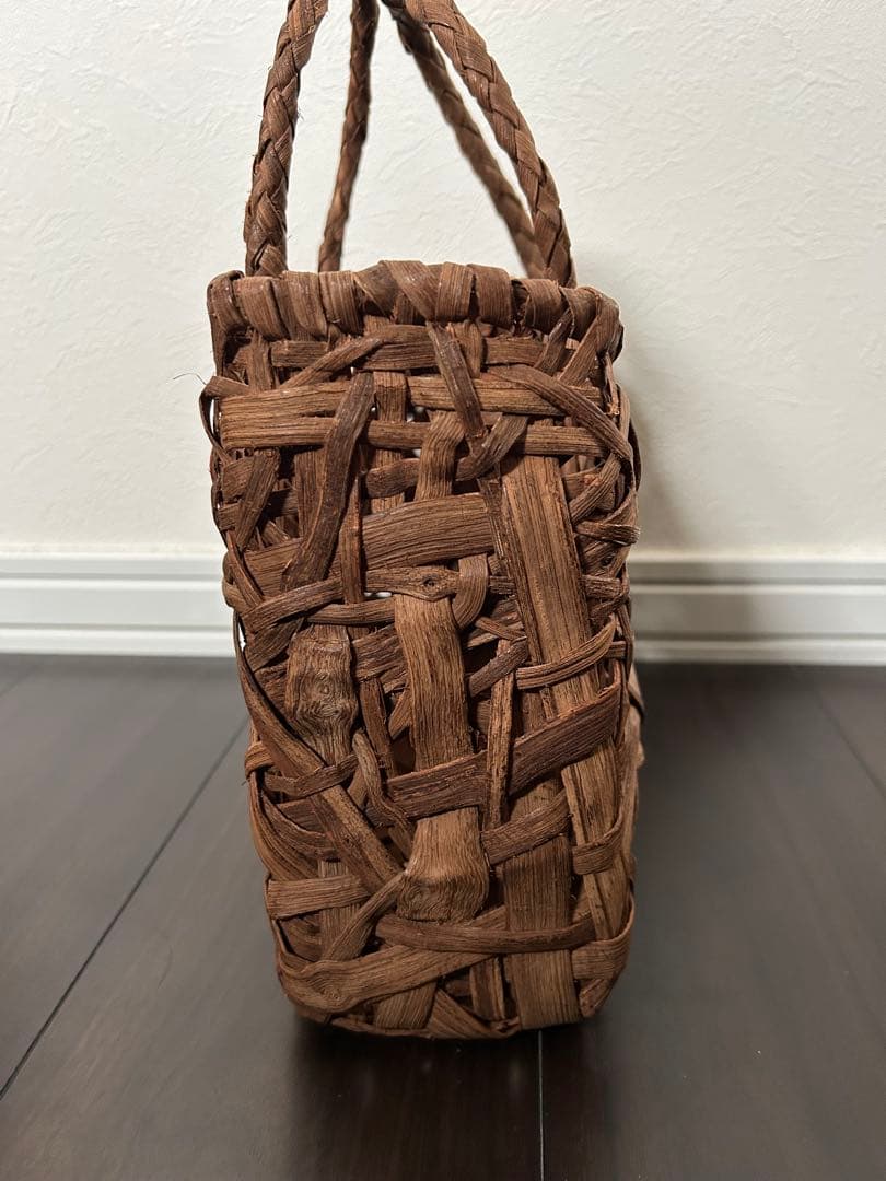 山形県産 山葡萄蔓使用 新品　本物 天然素材 ハンドメイドかごバッグ
