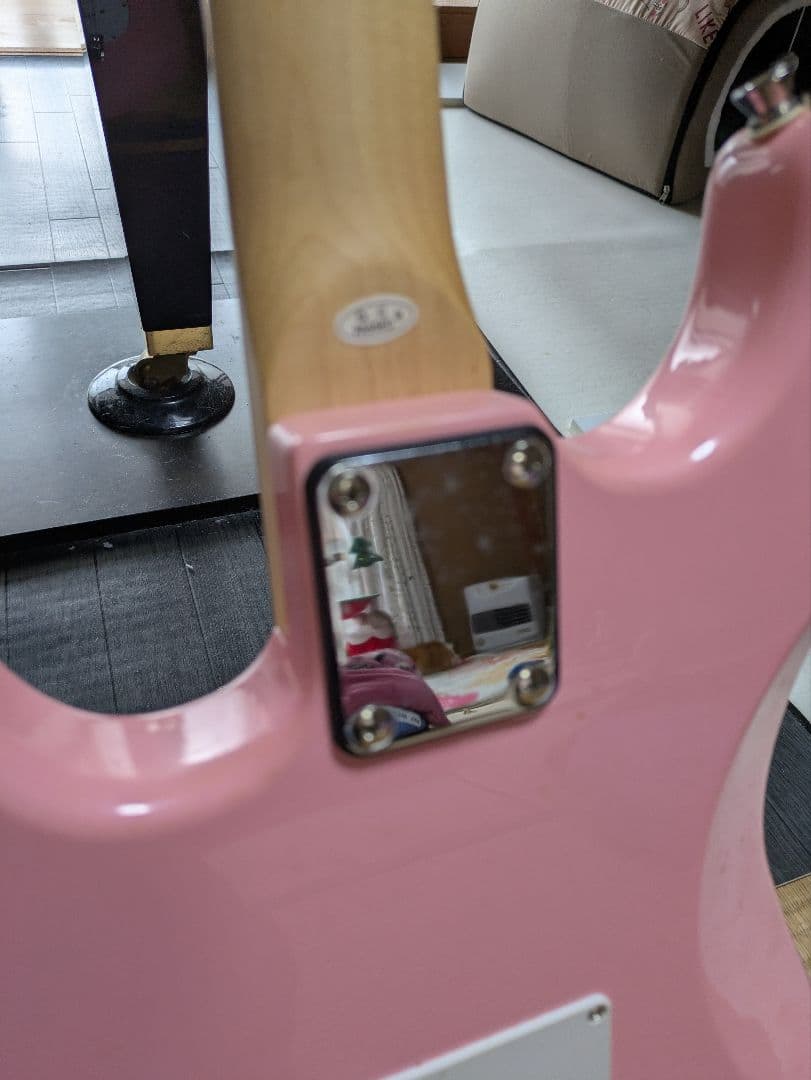 フォトジェニック　エレキギター　ピンク　ストラトキャスタータイプ