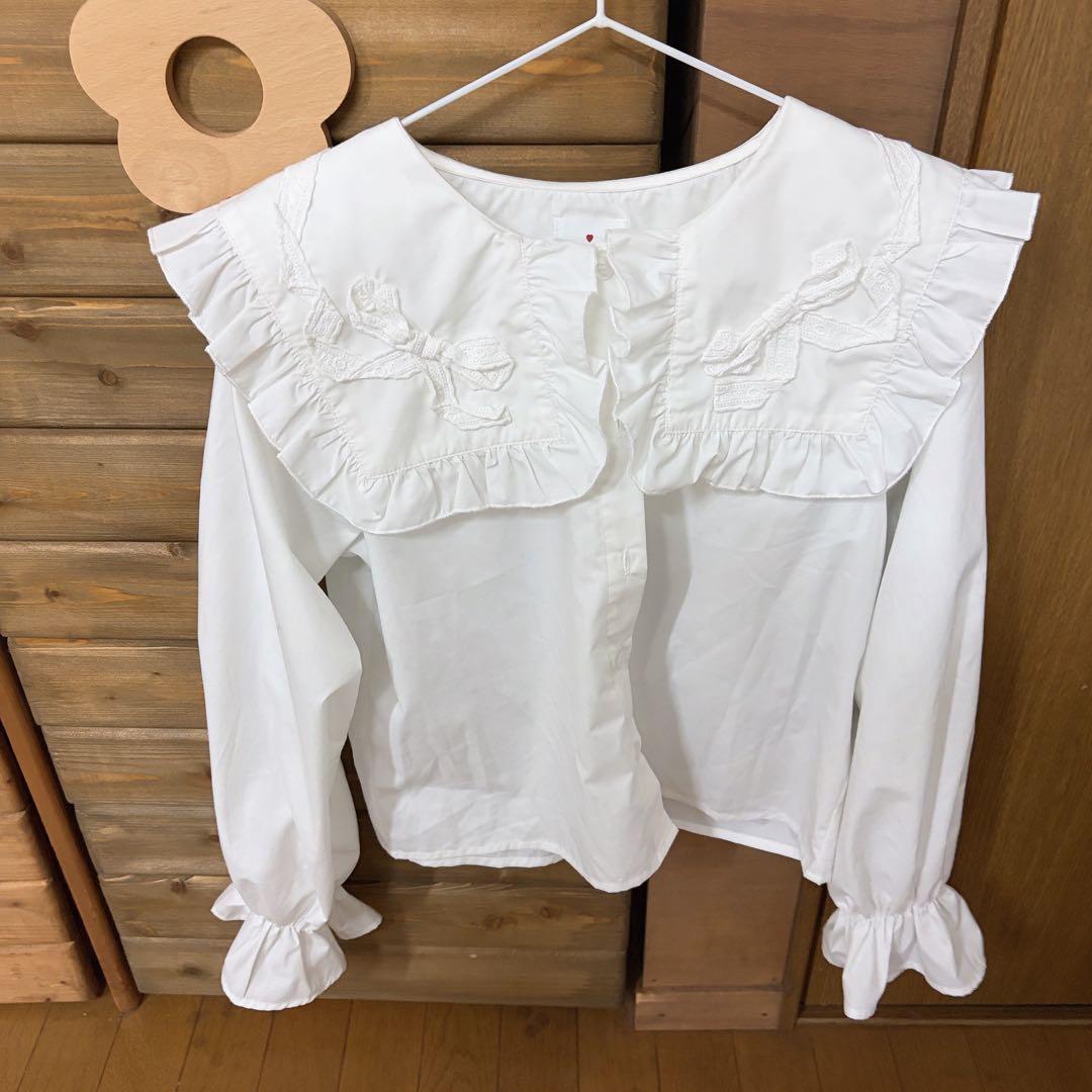 フリル襟刺繍付き長袖シャツ