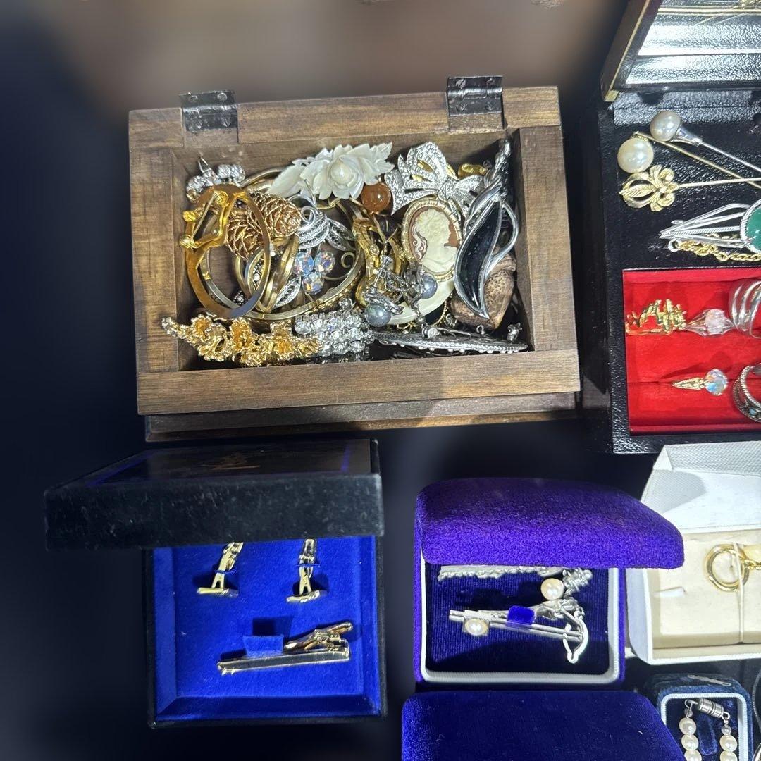 2968★昔のアクセサリー　大量まとめ売り★ケース込み約3.7kg★整理品　遺品