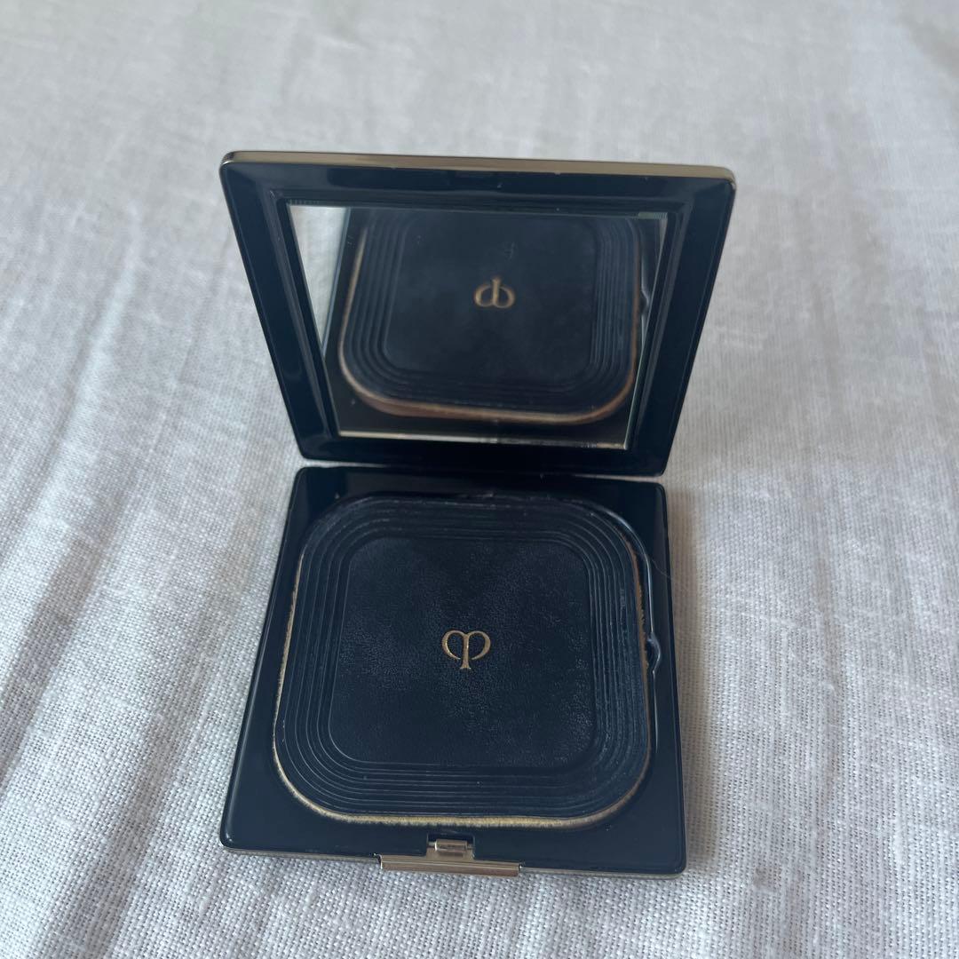 クレドポーボーテ　プードルコンパクトエサンシエルｎエレガントスリム　ケース付