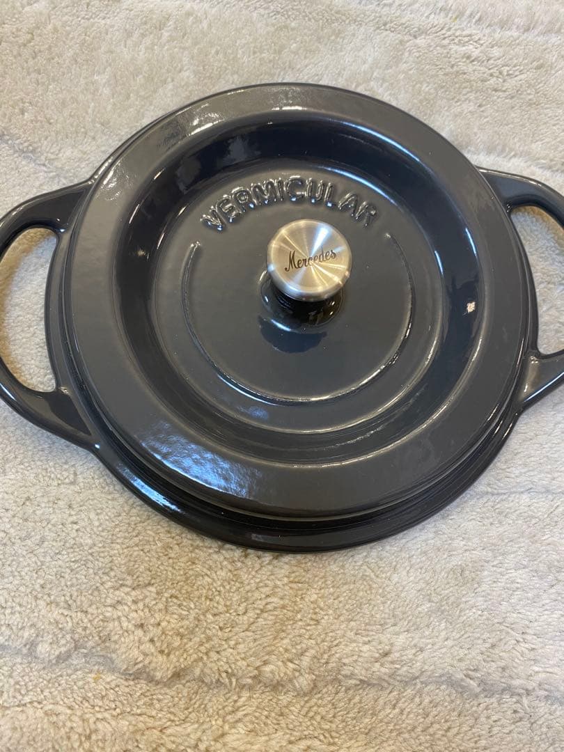 未使用メルセデス・ベンツオリジナルカラーのVERMICULAR ホーロー鍋 中型