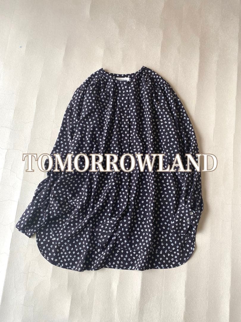 トゥモローランド TOMORROWLAND 小花柄とろみノーカラーブラウス