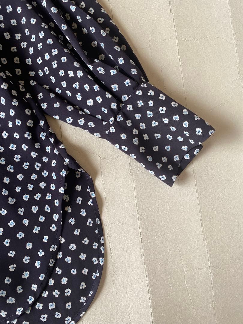 トゥモローランド TOMORROWLAND 小花柄とろみノーカラーブラウス