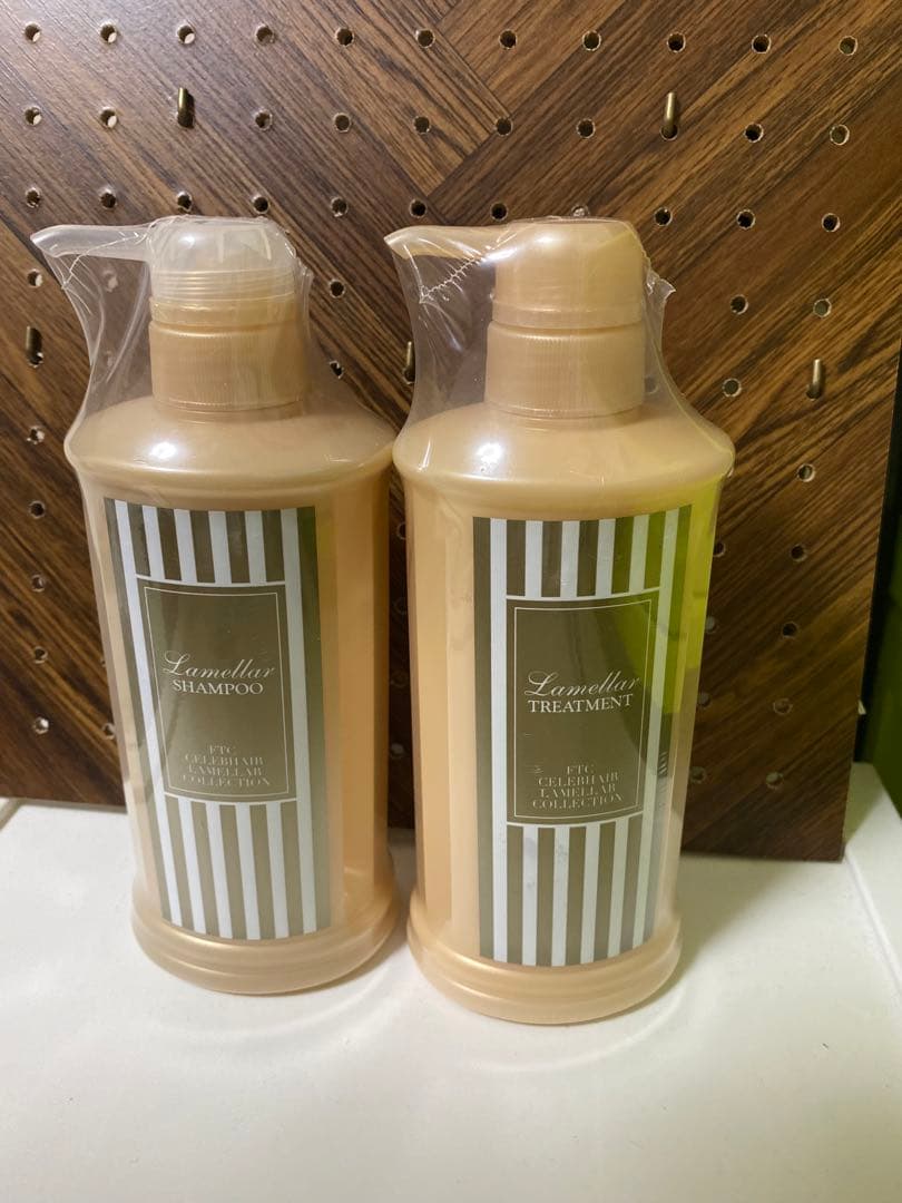 トワコスタイルセレブヘアラメラシャンプー＆トリートメント特別限定ボトル