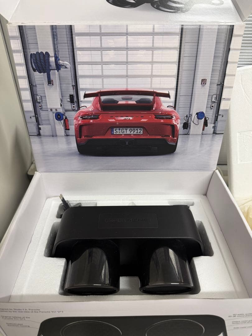 ポルシェ 911 GT3 マフラー型スピーカー