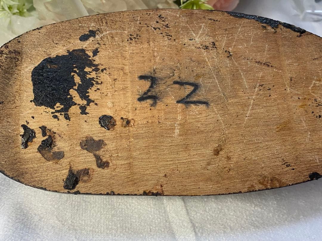 クリスタル　天然石　龍　カービング　台座付き　パワーストーン　手彫り　置物