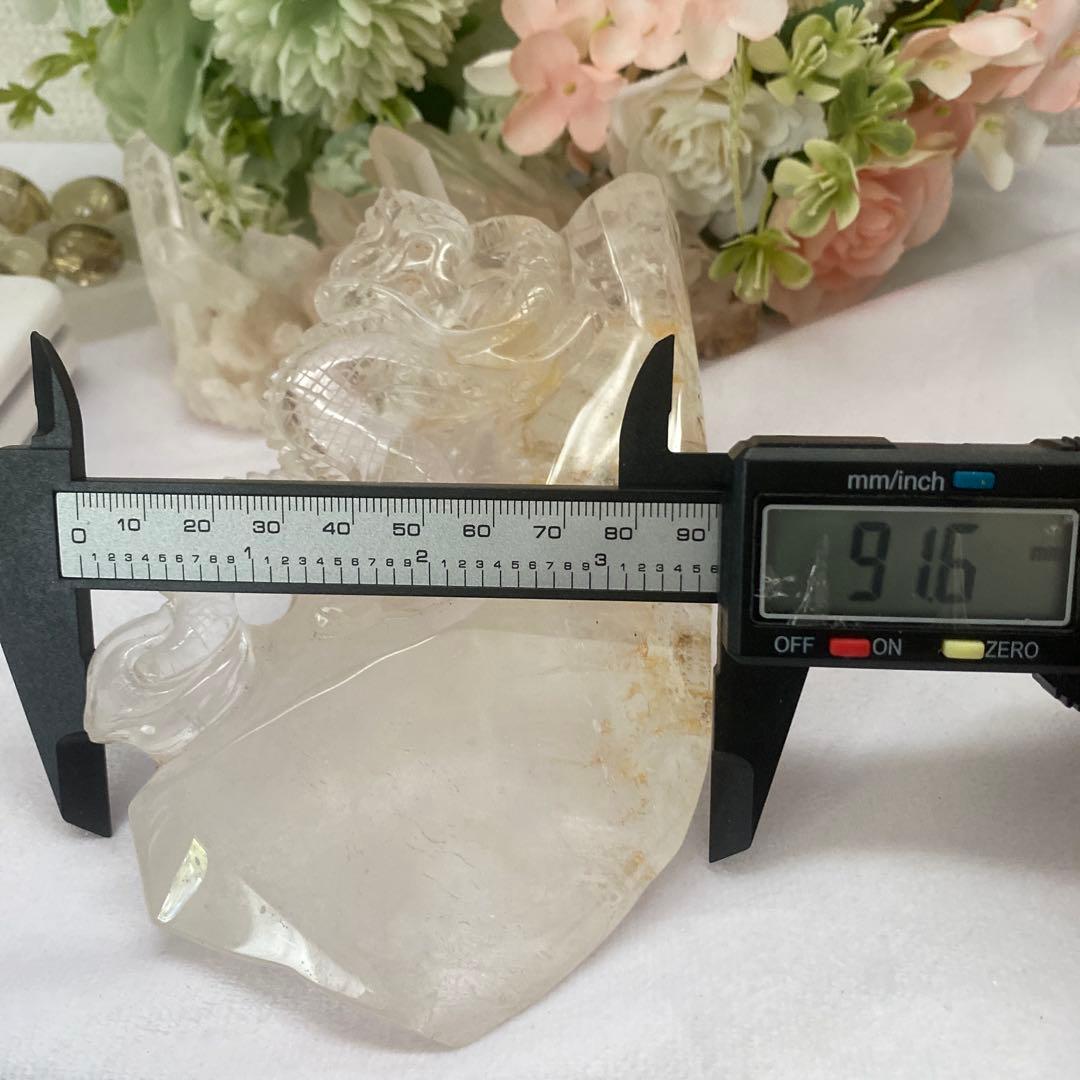 クリスタル　天然石　龍　カービング　台座付き　パワーストーン　手彫り　置物