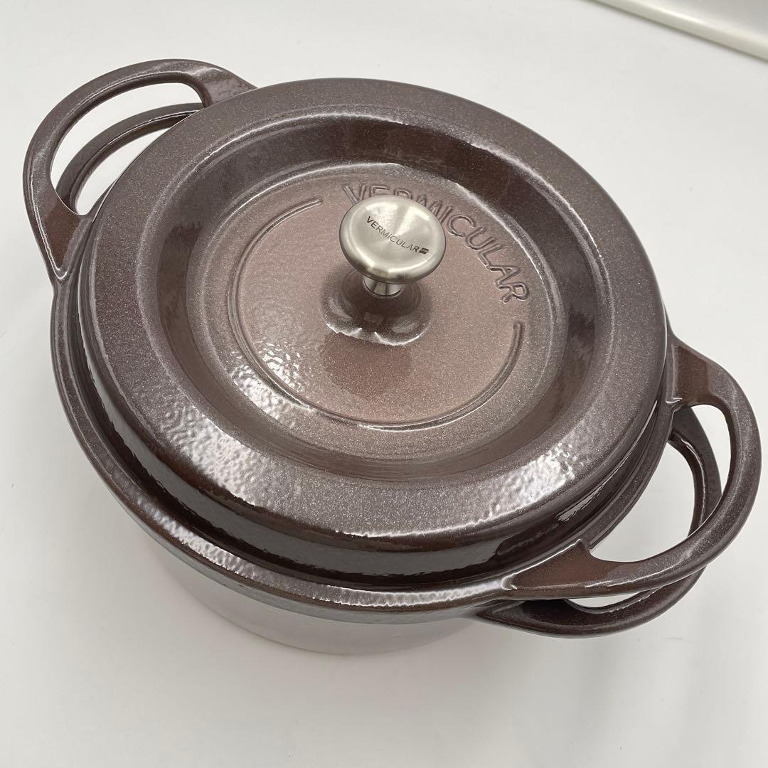 美品　VERMICULAR オーブンポットラウンド22cm パールブラウン