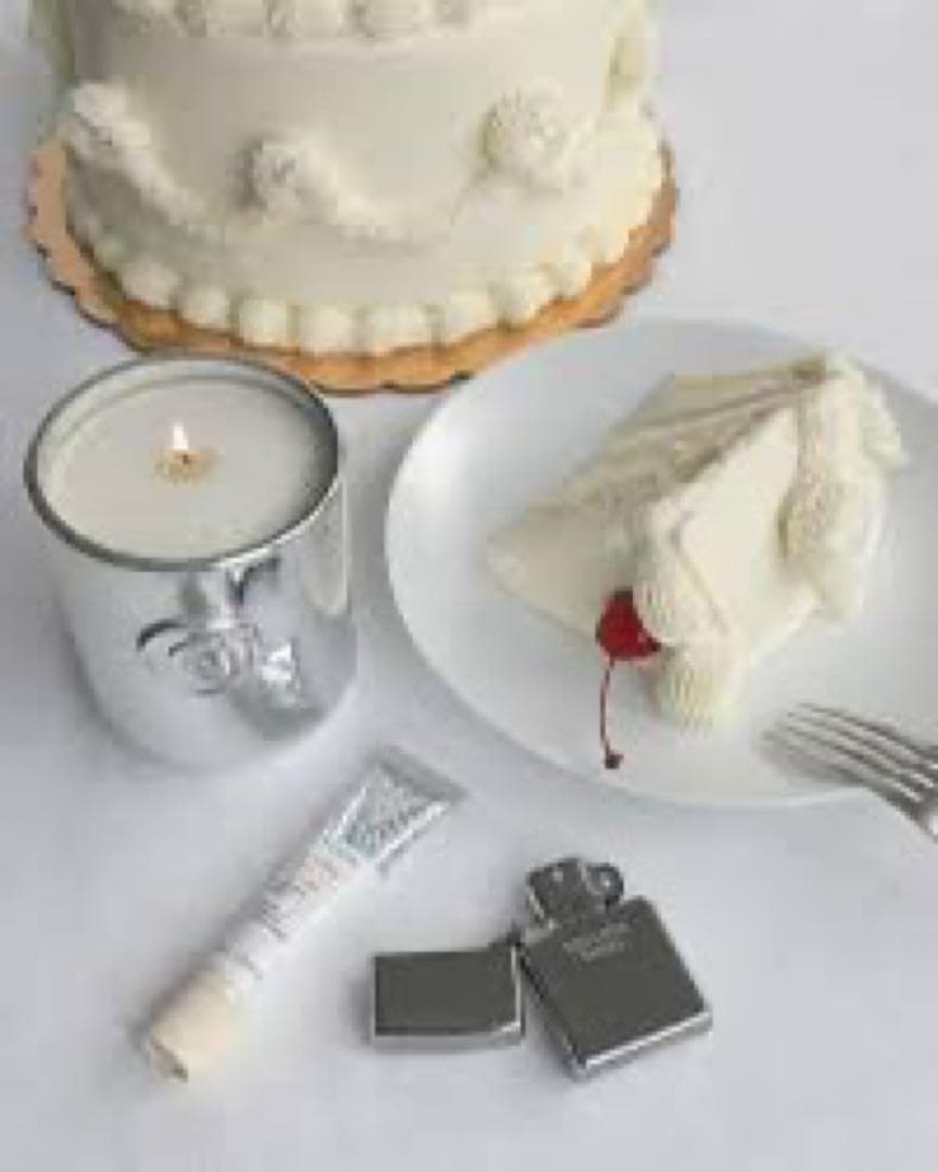 【海外限定】Glossier キャンドル　バースデーケーキ グロッシアー