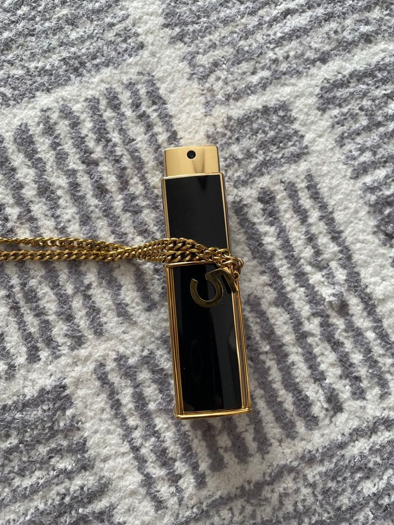 CHANEL 香水　限定no.5 パーススプレイチャームチェーン付