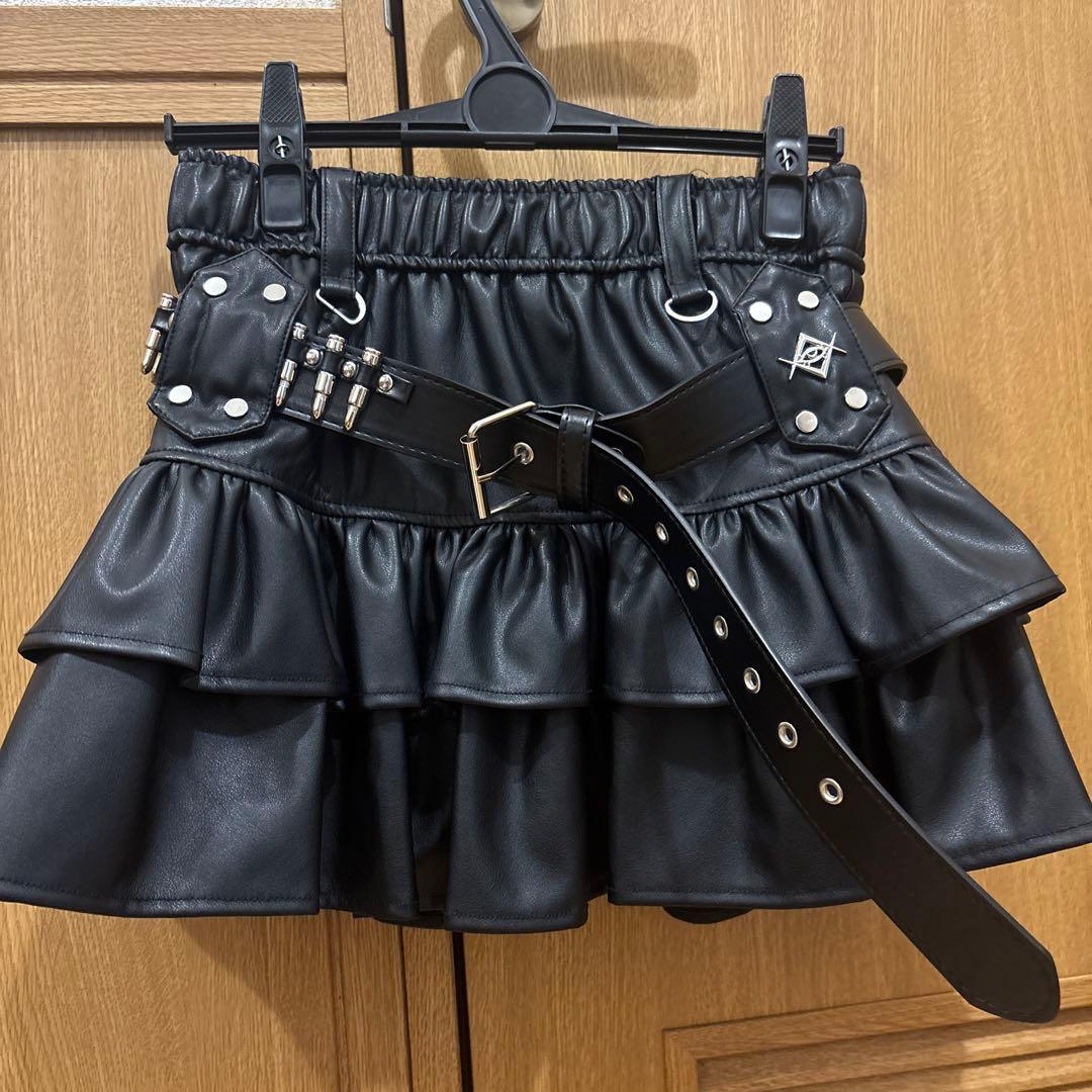 REFLEM レフレム 弾丸ベルト付きフリルスカート レザースカート ブラック