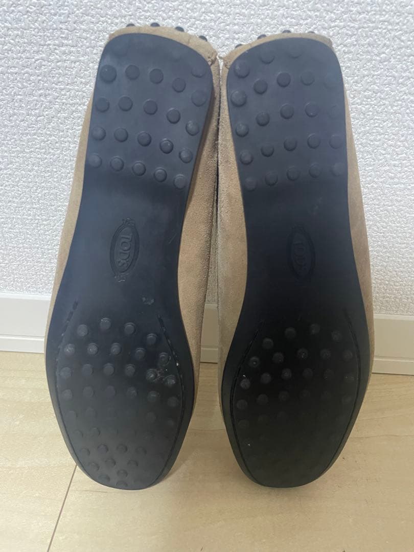 TOD'S ベージュ ローファー スウェード