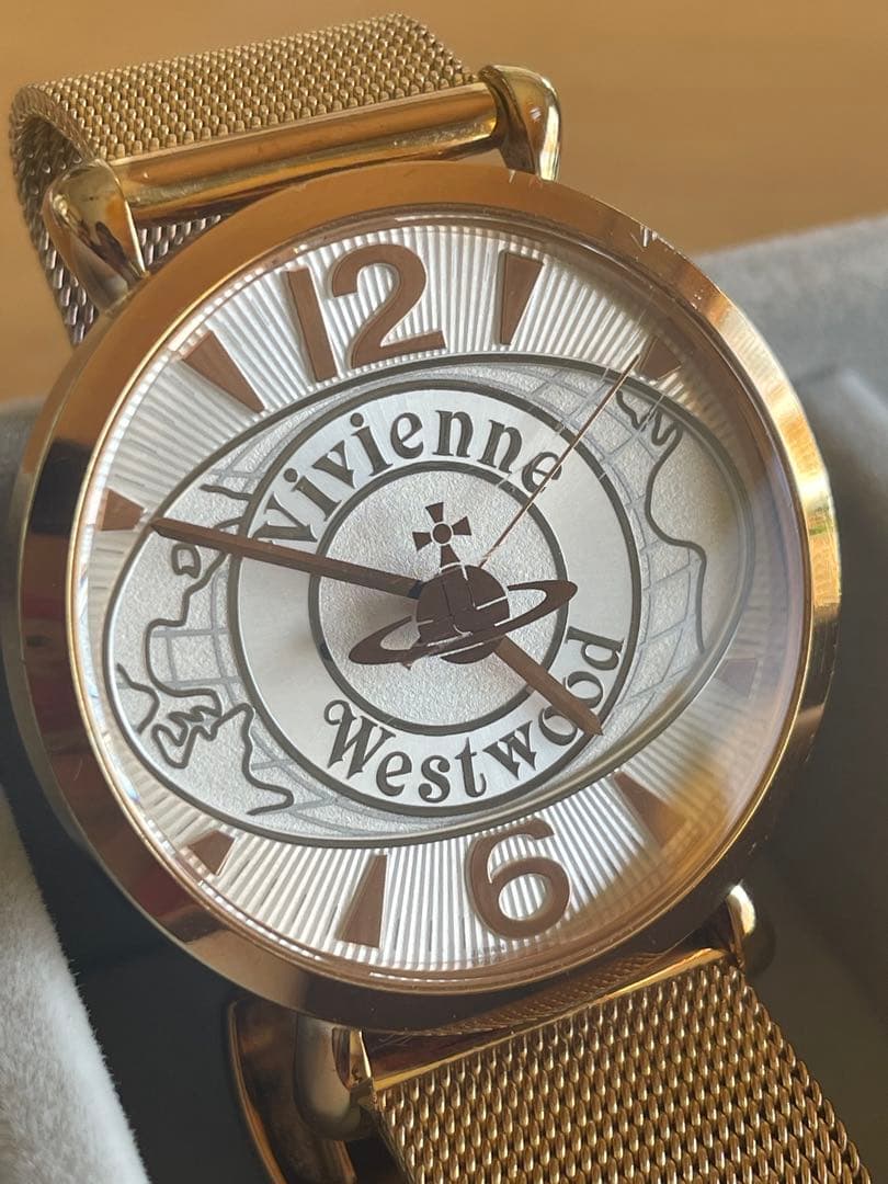Vivienne Westwood ヴィヴィアンウエストウッド ゴールド 腕時計