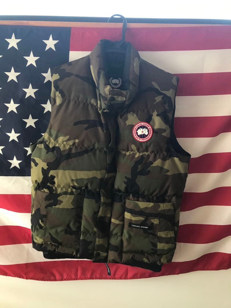 カナダグース　迷彩ダウンベスト