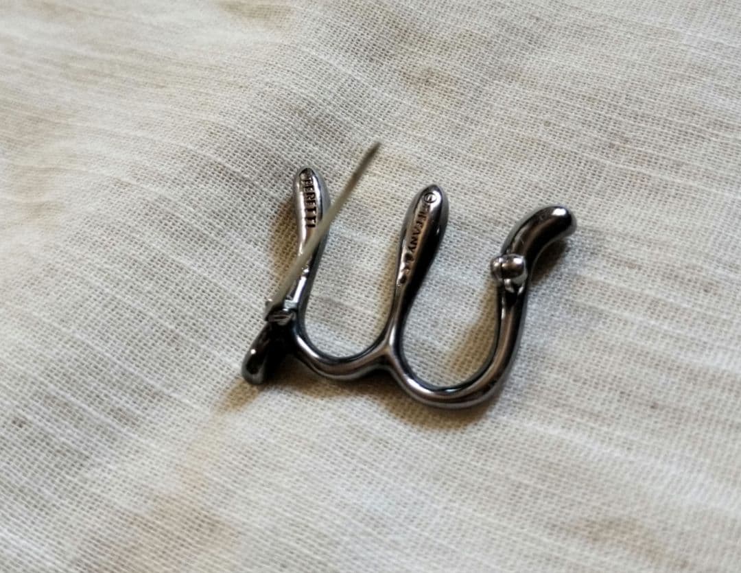 ティファニー　イニシャルブローチ　M ラージ925