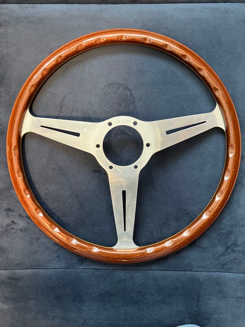 ナルディNARDI wood handle イタリア製　ボス2種類　メルセデス含