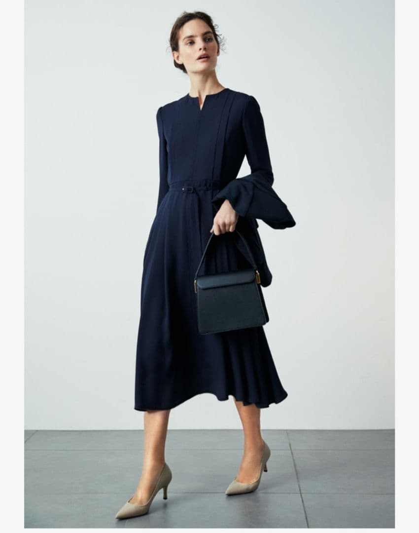 美品　セルフォードひざ丈ワンピース 長袖