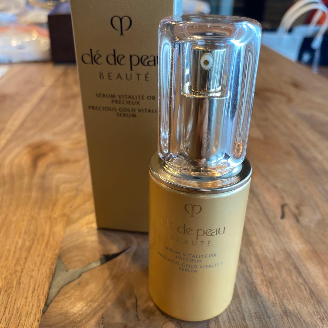 clé de peau Precious Gold Vitality Serum