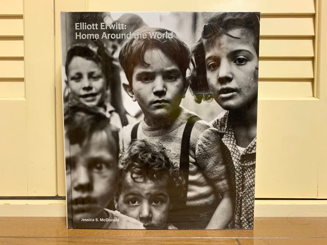 洋書 Elliott Erwitt  Around the World