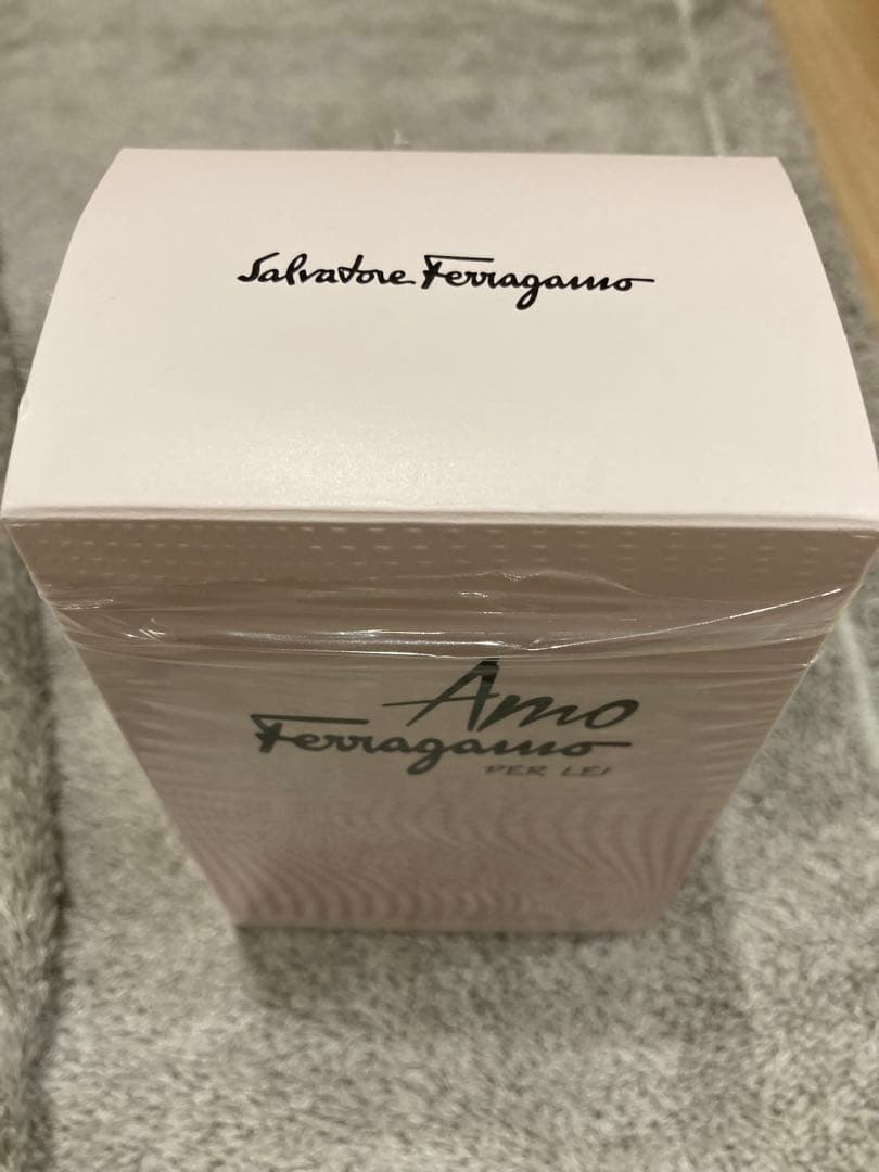 フェラガモアモフェラガモパーレイ香水オーデパルファム新品未使用　定価１４１９０円