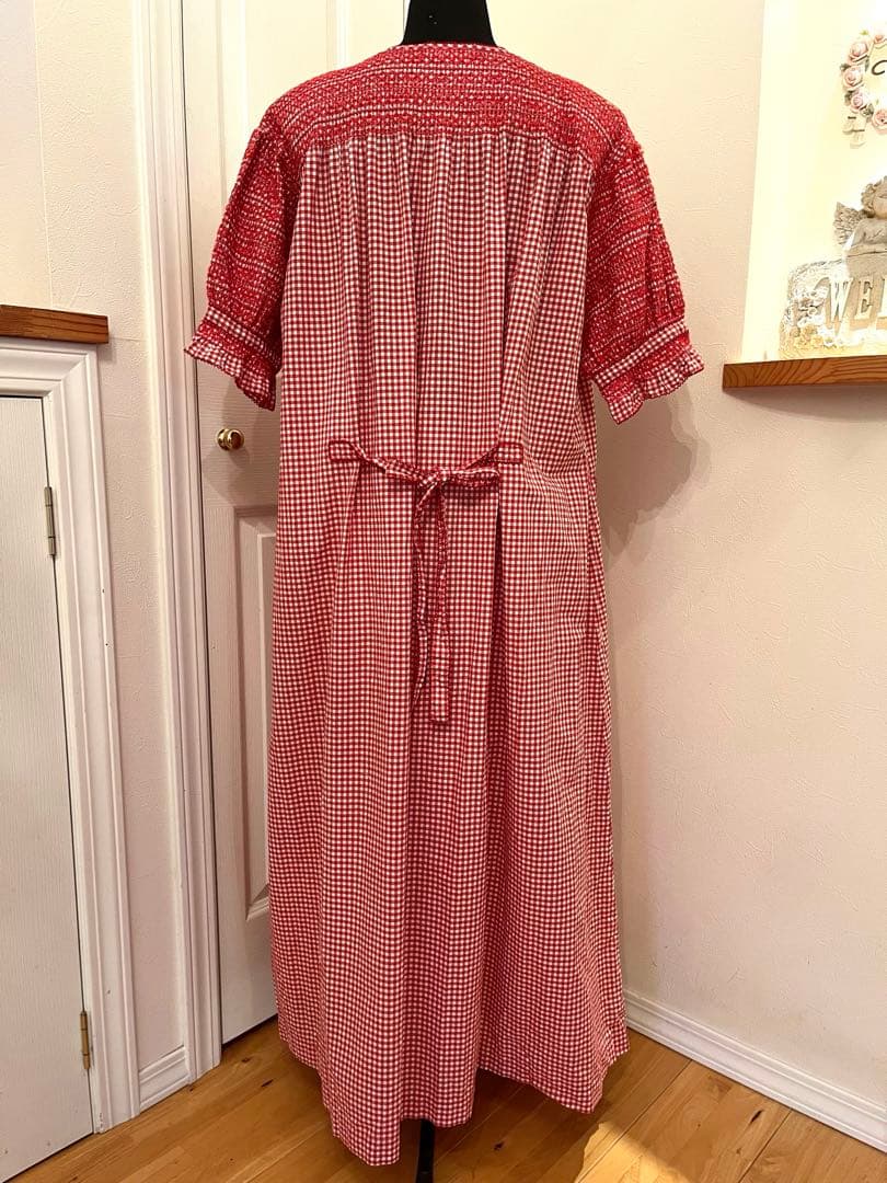 ワンダフルワールド　スモッキングワンピース