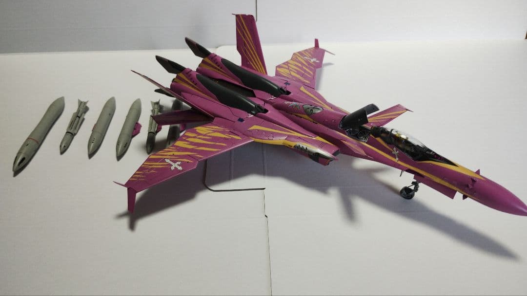 プラモデル完成機　1/72　SV-51γ、Nora type(マクロスゼロ)