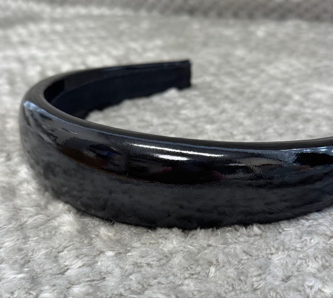 MIU MIU ミュウミュウ パテント　カチューシャ　ブラック