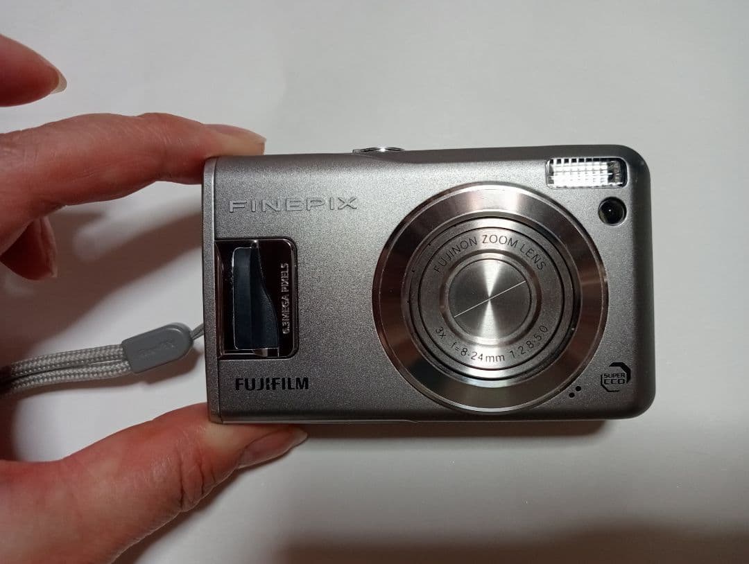 【動作品】FUJIFILM FinePix F31fd デジタルカメラ