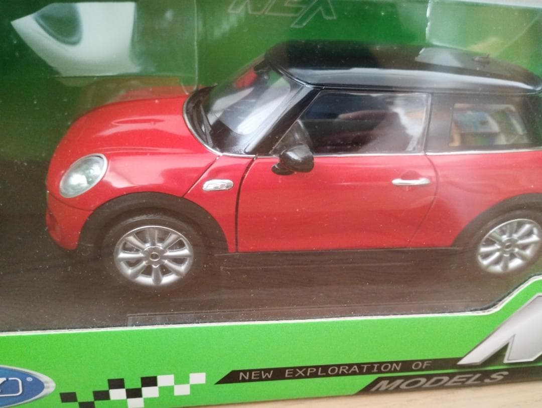 【未開封】NEW MINI HATCH 赤 ミニカー 1/18