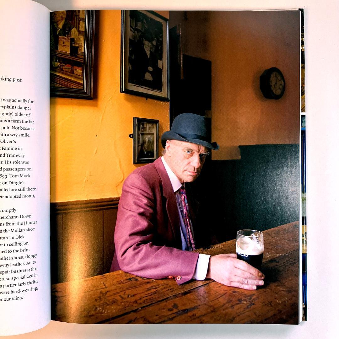 The Irish Pub / James Fennell他