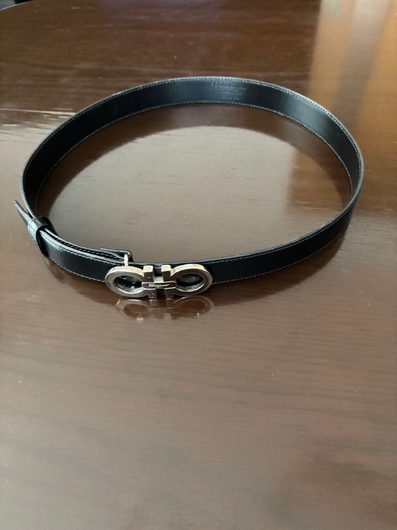 Salvatore Ferragamo 黒レザー ベルト S