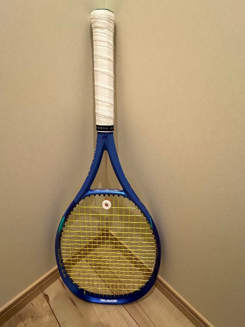 一回使用。未使用に近いYONEX EZONE 100 TOUR G2
