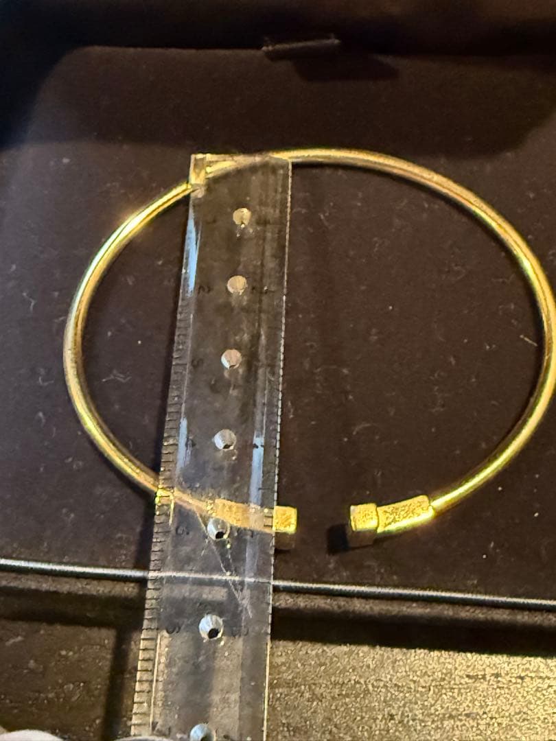 Tiffany & Co. 公式Tナローワイヤーブレスレット　イエローゴールド