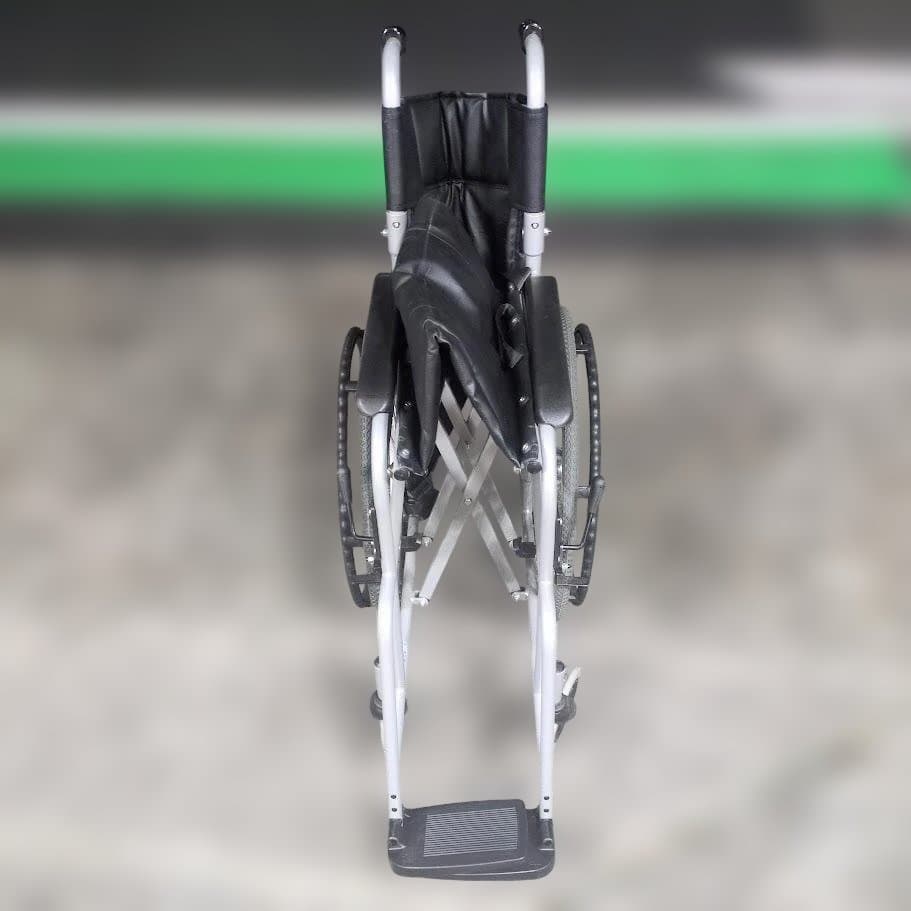 ケアテックジャパン 自走式 スチール製 折りたたみ 車椅子 CS-10BK