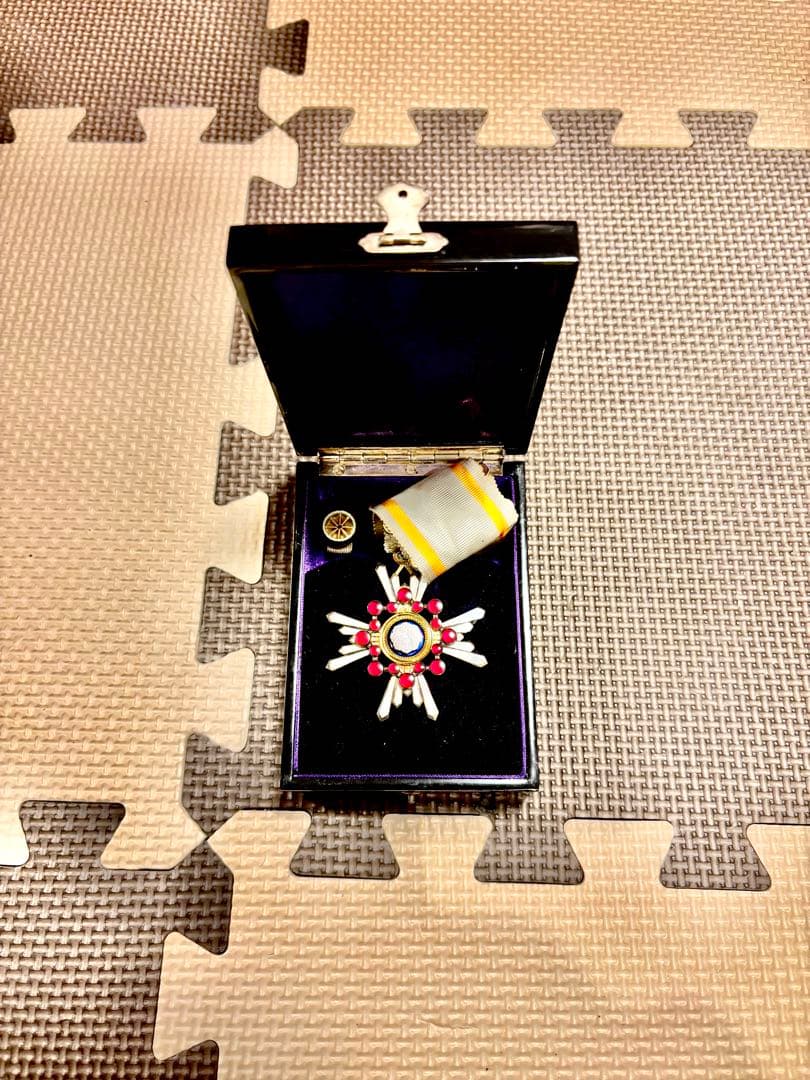 極美品 本物　勲三等瑞宝章 略綬 箱付 旧日本軍 勲章　記章　徽章　紀章