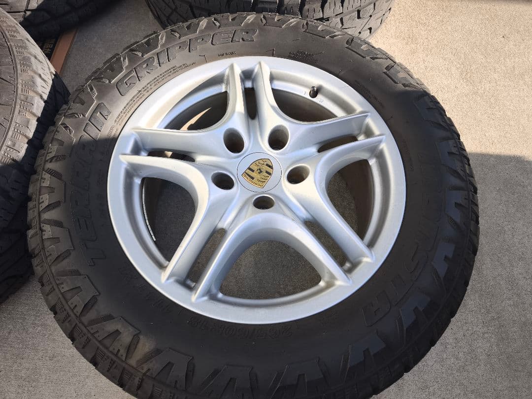 カミラ様　ポルシェ　カイエン　18インチ　ホイールタイヤ 4本セット　溝残有り