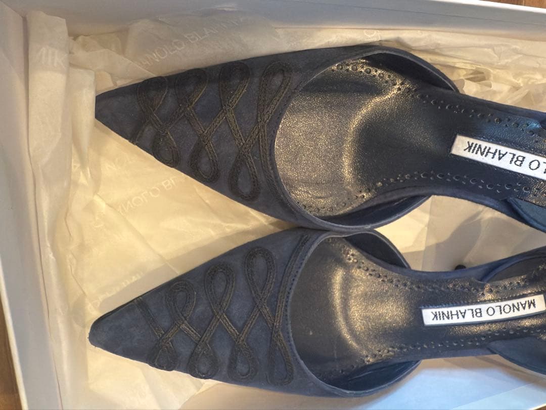 【美品】マノロブラニク Bordosli スエード ディープブルー