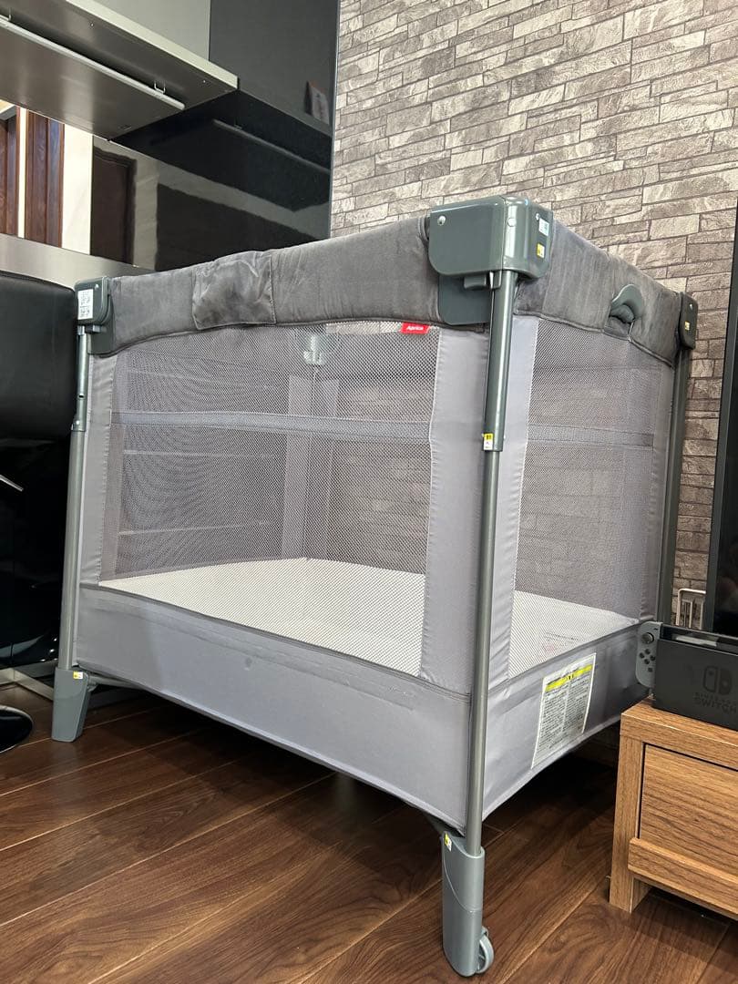 Aprica ベビーベッド グレー メッシュサイド