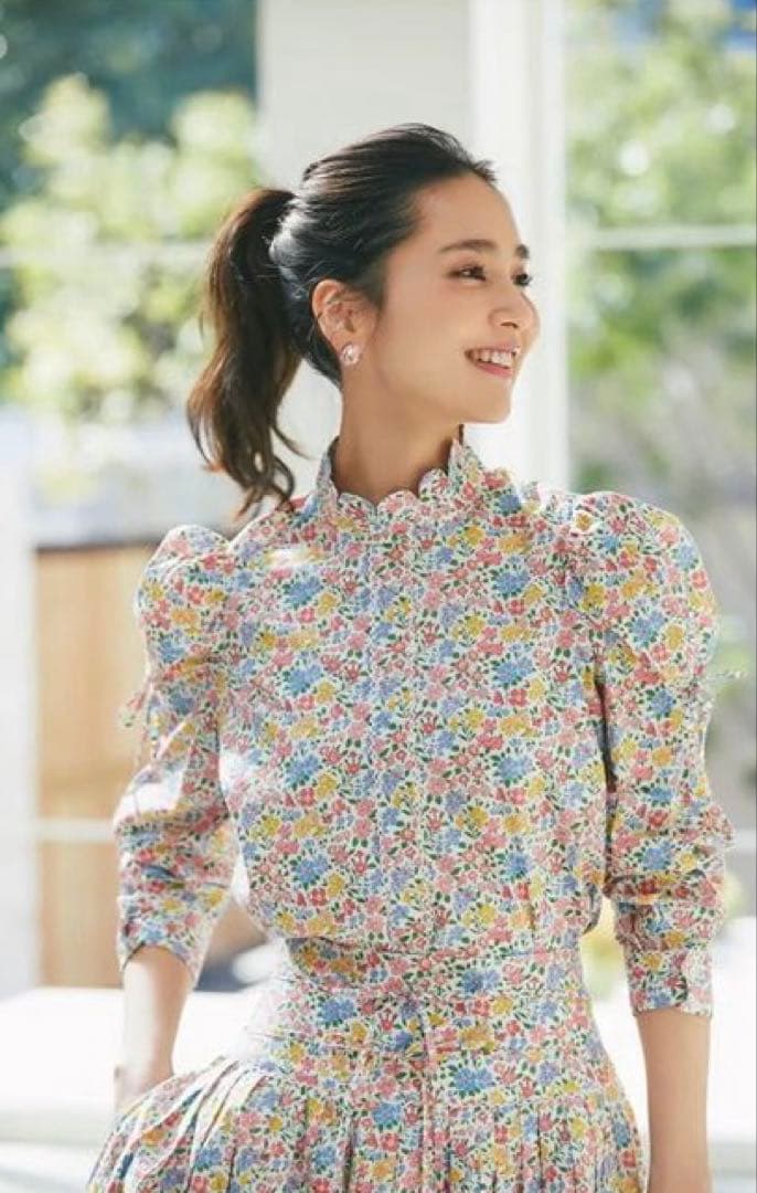 SEVEN TEN リバティプリントスカラップブラウス